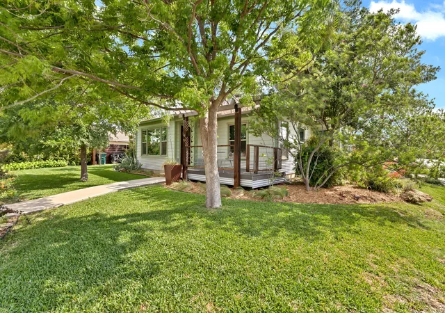 Photo 2 of Sale Pending at 2837 Townsend Dr, Fort Worth, TX 76110 | MLS# 21172305 | Listing updated on 2026-07-22