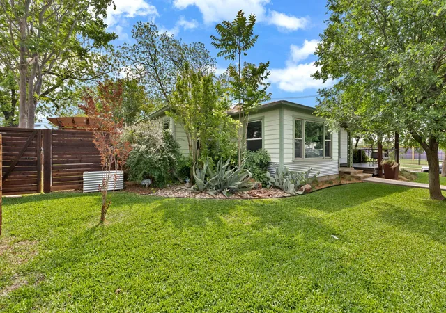 Photo 3 of Sale Pending at 2837 Townsend Dr, Fort Worth, TX 76110 | MLS# 21172305 | Listing updated on 2026-07-22