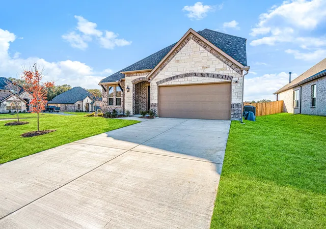 Photo 3 of Single family home for sale at 550 Cristo Range Dr, Greenville, TX 75402 | MLS# 21173477 | Listing updated on 2026-09-03