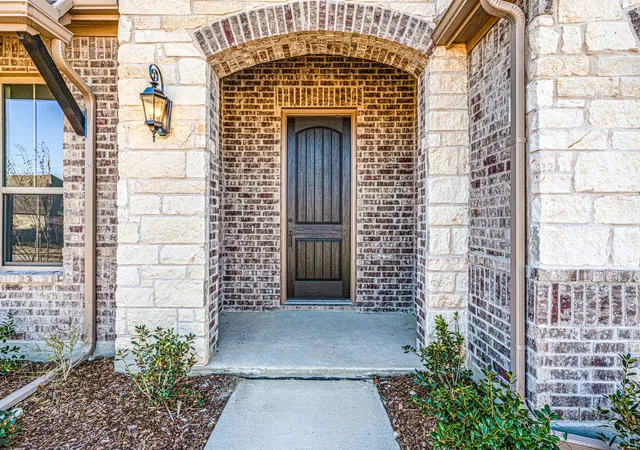 Photo 4 of Single family home for sale at 550 Cristo Range Dr, Greenville, TX 75402 | MLS# 21173477 | Listing updated on 2026-09-03