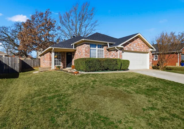 Photo 1 of Sale Pending at 739 Thousand Oaks Dr, Lake Dallas, TX 75065 | MLS# 21170219 | Listing updated on 2026-07-04