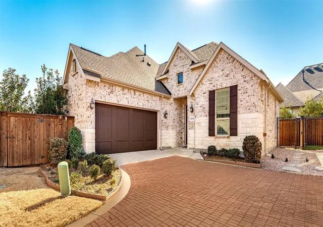 Photo 1 of Sale Pending at 4602 Magnolia Park Dr, Arlington, TX 76005 | MLS# 21173526 | Listing updated on 2026-07-27