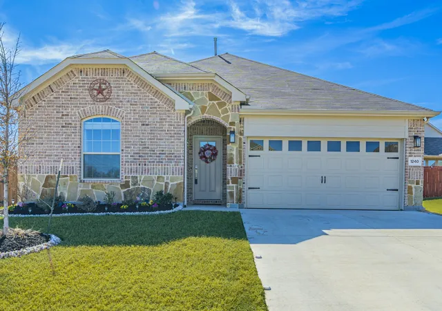 Photo 1 of Single family home for sale at 1240 Almond Rd, Azle, TX 76020 | MLS# 21164563 | Listing updated on 2026-08-24