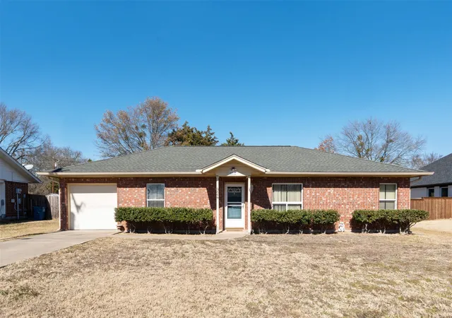 Photo 1 of Single family home for sale at 924 Guam St, Tool, TX 75143 | MLS# 21173717 | Listing updated on 2026-07-19