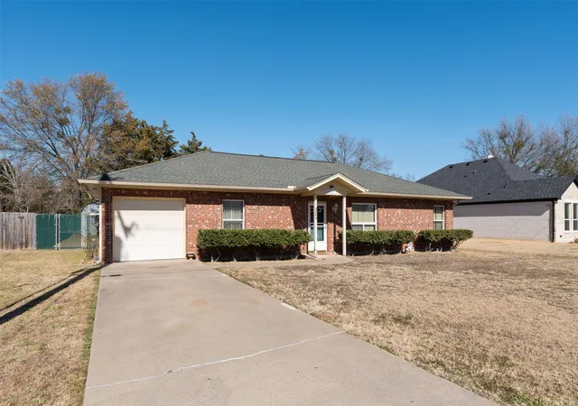 Photo 3 of Single family home for sale at 924 Guam St, Tool, TX 75143 | MLS# 21173717 | Listing updated on 2026-07-19