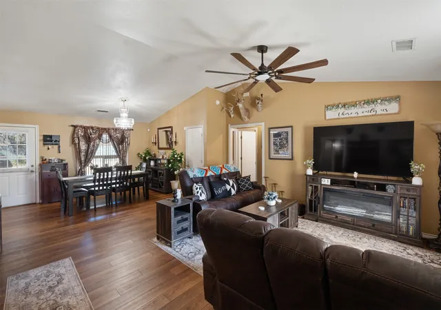 Photo 4 of Single family home for sale at 924 Guam St, Tool, TX 75143 | MLS# 21173717 | Listing updated on 2026-07-19