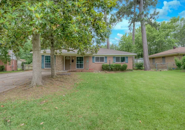 Photo 2 of Single family home for sale at 2513 Dundee Cir, Shreveport, LA 71118 | MLS# 21172650 | Listing updated on 2026-07-09