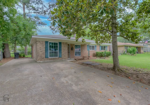 Photo 3 of Single family home for sale at 2513 Dundee Cir, Shreveport, LA 71118 | MLS# 21172650 | Listing updated on 2026-07-09