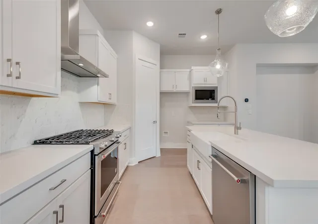 Photo 3 of Sale Pending at 724 Ash Rd, Plano, TX 75075 | MLS# 21173831 | Listing updated on 2026-08-28