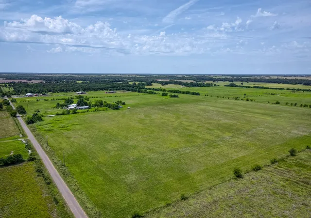 Photo 4 of House for sale at 6482 County Road 4700, Commerce, TX 75428 | MLS# 21173636 | Listing updated on 2026-07-07