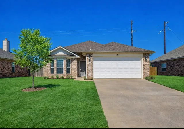 Homes for sale in Gainesville, TX | 3511 Austin St, Gainesville, TX 76240 | MLS# 21173847