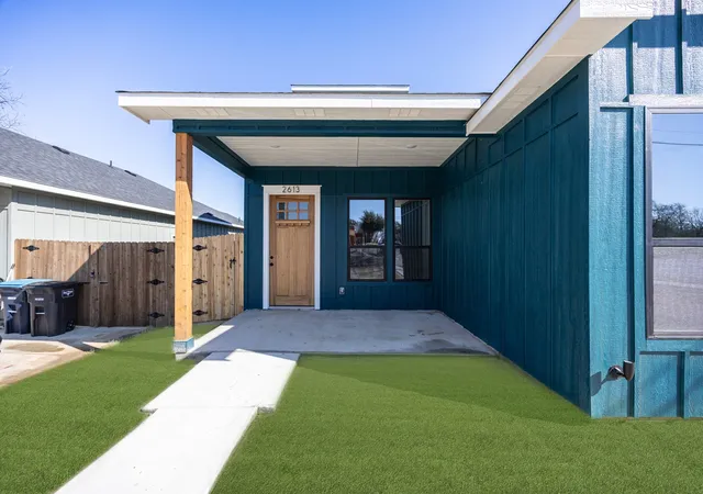 Photo 2 of Sale Pending at 2613 Walker St, Fort Worth, TX 76105 | MLS# 21167680 | Listing updated on 2026-08-26