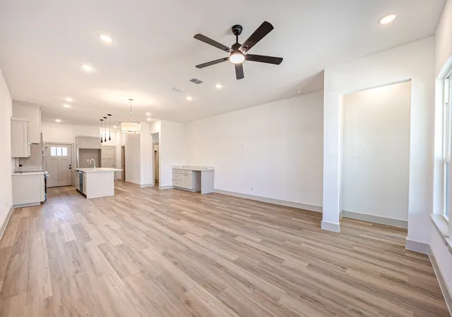Photo 3 of Sale Pending at 2613 Walker St, Fort Worth, TX 76105 | MLS# 21167680 | Listing updated on 2026-08-26