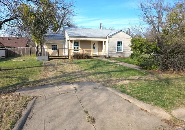 Homes for sale in Coleman, TX | 317 E 10Th St, Coleman, TX 76834 | MLS# 21174300
