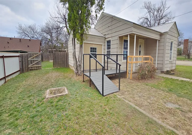 Homes for sale in Coleman, TX | 317 E 10Th St, Coleman, TX 76834 | MLS# 21174300