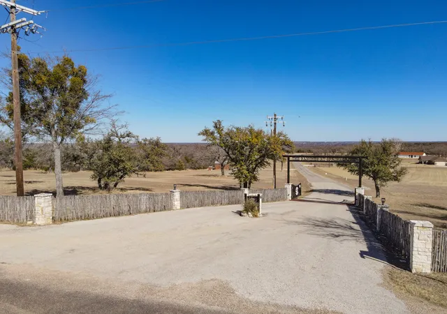 Homes for sale in Iredell, TX | 160 Private Road 2161, Iredell, TX 76649 | MLS# 21174401