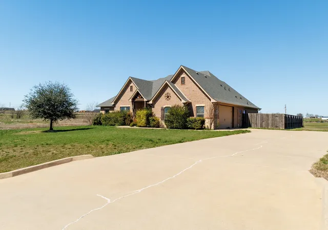 Homes for sale in Godley, TX | 9820 Puma Trl, Godley, TX 76044 | MLS# 21174443