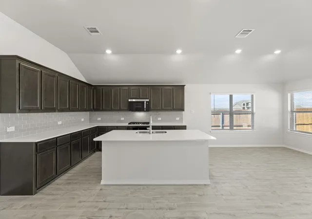 Photo 4 of Single family home for sale at 118 Coyote Cir, Terrell, TX 75160 | MLS# 21174665 | Listing updated on 2026-10-08