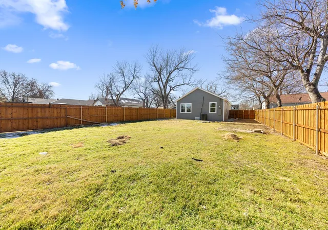 Homes for sale in Dallas, TX | 2330 Idaho Ave, Dallas, TX 75216 | MLS# 21172406
