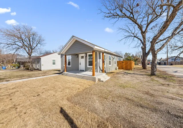 Homes for sale in Dallas, TX | 2330 Idaho Ave, Dallas, TX 75216 | MLS# 21172406