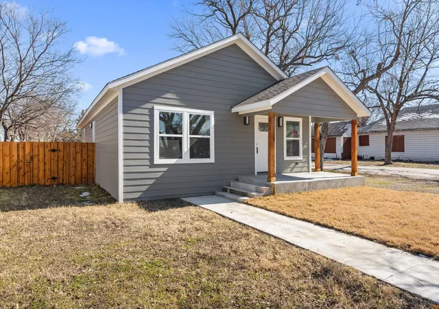 Homes for sale in Dallas, TX | 2330 Idaho Ave, Dallas, TX 75216 | MLS# 21172406