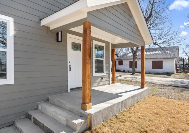 Homes for sale in Dallas, TX | 2330 Idaho Ave, Dallas, TX 75216 | MLS# 21172406