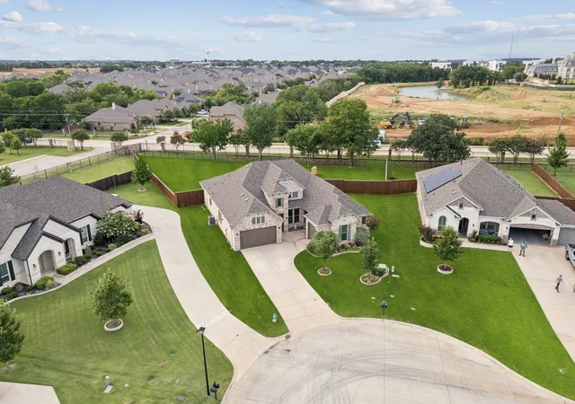 Photo 3 of Single family home for sale at 203 Citation Ln, Hickory Creek, TX 75065 | MLS# 21166880 | Listing updated on 2026-10-07