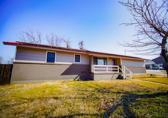Homes for sale in Jacksboro, TX | 202 N 10Th St, Jacksboro, TX 76458 | MLS# 21174965