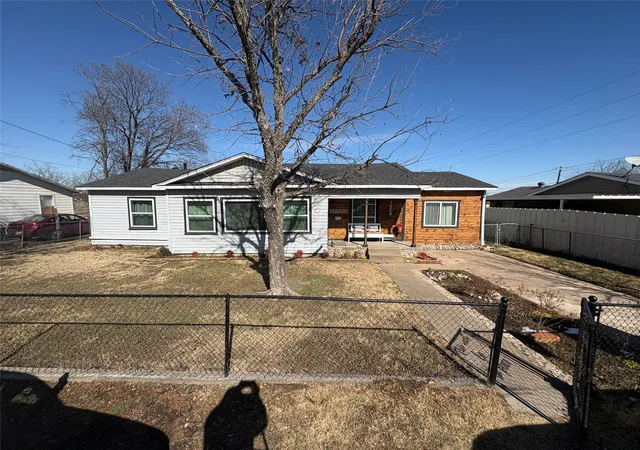 Homes for sale in Mineral Wells, TX | 1409 11th St, Mineral Wells, TX 76067 | MLS# 21166903