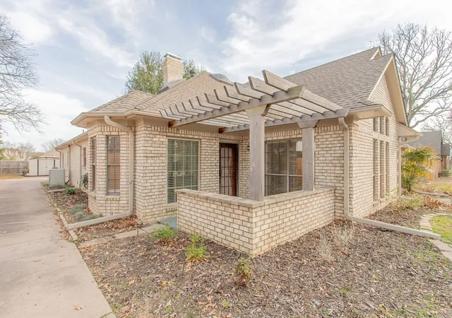 Photo 3 of Sale Pending at 241 Hideaway Ln E, Lindale, TX 75771 | MLS# 21175248 | Listing updated on 2026-07-16