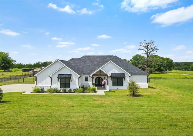 Photo 1 of Single family home for sale at 11 Nicklaus Dr, Sulphur Springs, TX 75482 | MLS# 21175404 | Listing updated on 2026-08-24