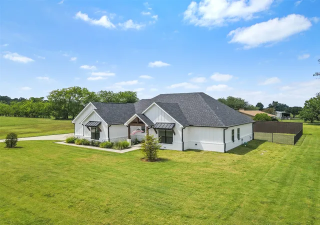 Photo 2 of Single family home for sale at 11 Nicklaus Dr, Sulphur Springs, TX 75482 | MLS# 21175404 | Listing updated on 2026-08-24