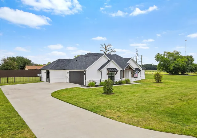 Photo 3 of Single family home for sale at 11 Nicklaus Dr, Sulphur Springs, TX 75482 | MLS# 21175404 | Listing updated on 2026-08-24