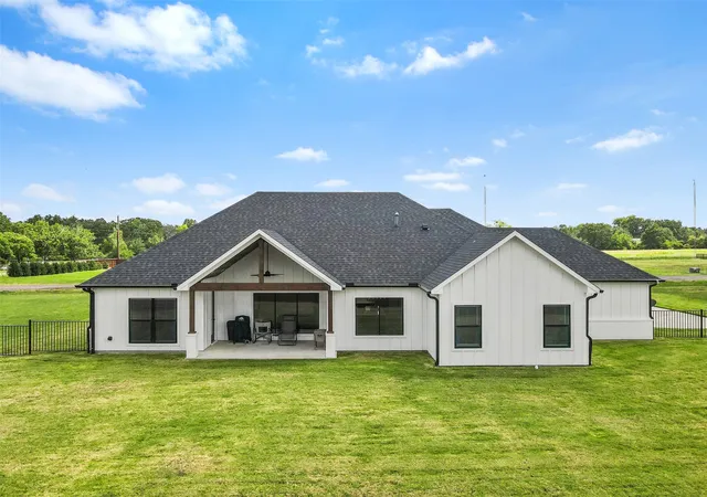 Photo 3 of Single family home for sale at 11 Nicklaus Dr, Sulphur Springs, TX 75482 | MLS# 21175404 | Listing updated on 2026-08-24