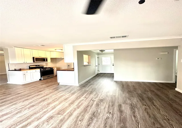 Photo 2 of Single family home for sale at 1322 Shorecrest Dr, Garland, TX 75040 | MLS# 21175414 | Listing updated on 2026-08-27