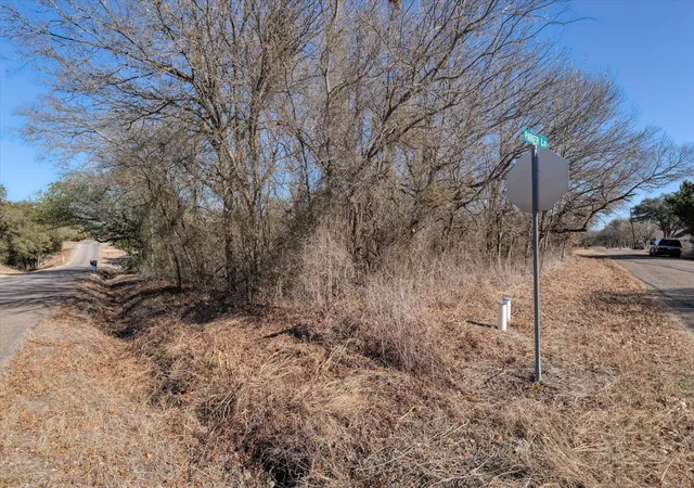 Photo 1 of Sale Pending at 105 Parker Ln, Waco, TX 76705 | MLS# 21175370 | Listing updated on 2026-05-11