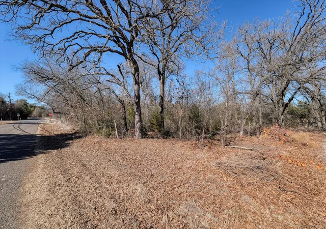 Photo 4 of Sale Pending at 105 Parker Ln, Waco, TX 76705 | MLS# 21175370 | Listing updated on 2026-05-11