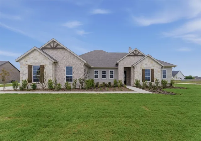 Photo 3 of Sale Pending at 2204 Continent Ct, Krum, TX 76249 | MLS# 21175463 | Listing updated on 2026-08-31