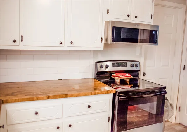 Photo 3 of Single family home for sale at 129 Bowie Circle, Brownwood, TX 76801 | MLS# 21172988 | Listing updated on 2026-10-01