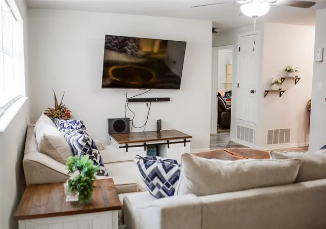 Photo 3 of Single family home for sale at 129 Bowie Circle, Brownwood, TX 76801 | MLS# 21172988 | Listing updated on 2026-10-01