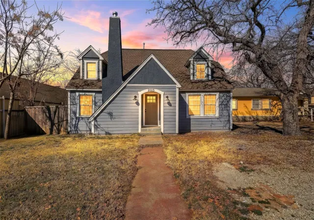 1st image of 2115 Roanoke Ave, Dallas, TX 75235 | MLS# 21175590