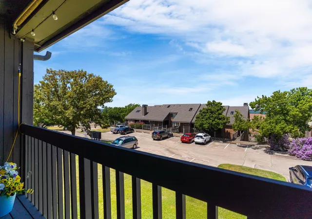 Photo 3 of Condo for sale at 814 Signal Ridge Pl, Rockwall, TX 75032 | MLS# 21174473 | Listing updated on 2026-07-11