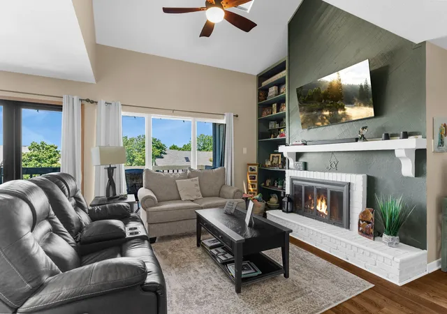 Photo 3 of Condo for sale at 814 Signal Ridge Pl, Rockwall, TX 75032 | MLS# 21174473 | Listing updated on 2026-07-11