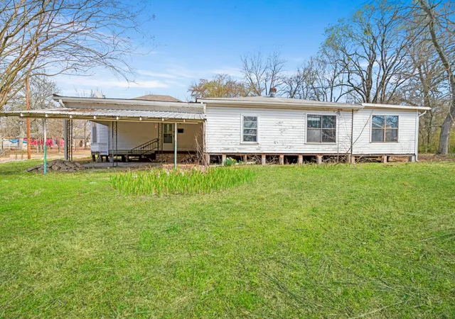 Photo 2 of Single family home for sale at 1080 Hearon St, Paris, TX 75460 | MLS# 21172330 | Listing updated on 2026-09-02