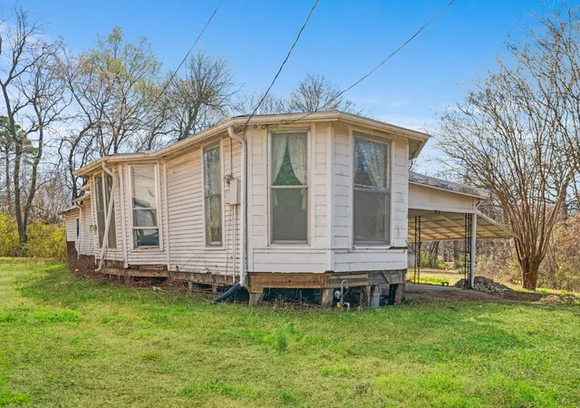 Photo 3 of Single family home for sale at 1080 Hearon St, Paris, TX 75460 | MLS# 21172330 | Listing updated on 2026-09-02