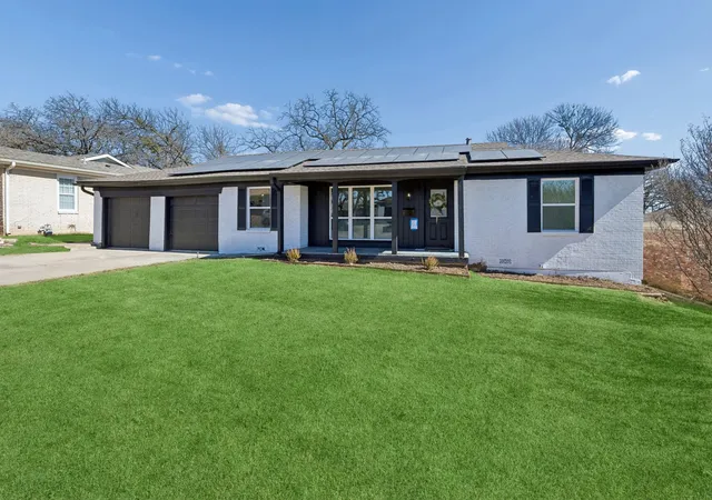 Homes for sale in Bedford, TX | 808 Lee Dr, Bedford, TX 76022 | MLS# 21175677