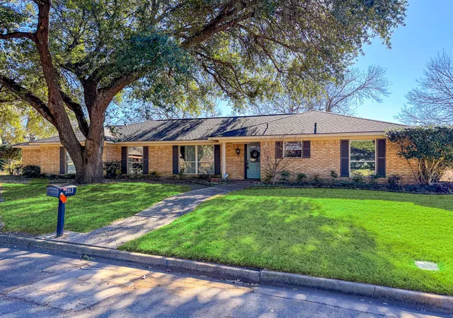 Photo 39 of Single family home for sale at 2013 Glenwood Cir, Corsicana, TX 75110 | MLS# 21174715 | Listing updated on 2026-07-09