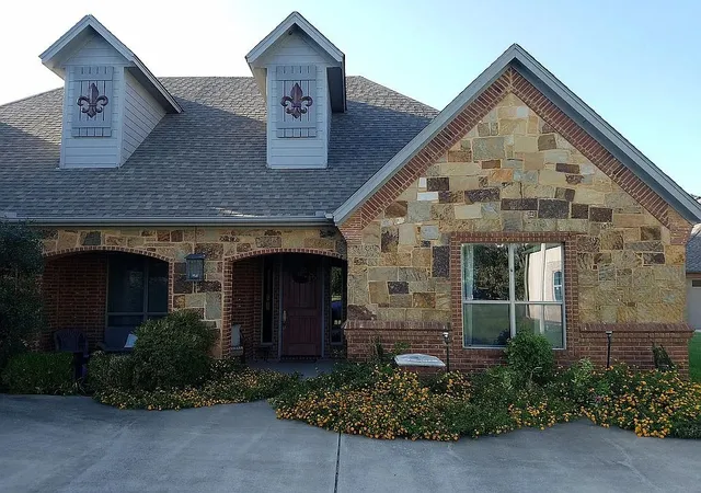 Photo 2 of Sale Pending at 6512 Singleton Rd, Fort Worth, TX 76179 | MLS# 21175929 | Listing updated on 2026-07-12