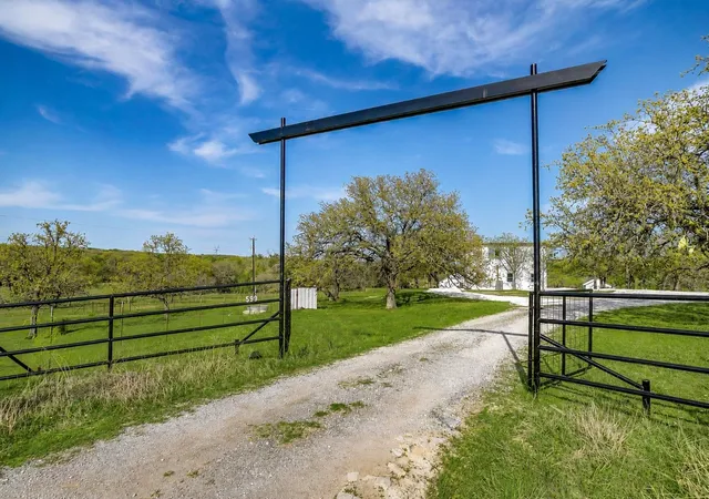 4th image of 599 Private Road 3630, Springtown, TX 76082 | MLS# 21139667