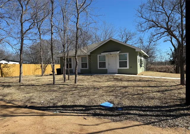 Photo 1 of Multi family home for sale at 1704 E 3rd St, Lampasas, TX 76550 | MLS# 21175980 | Listing updated on 2026-08-04
